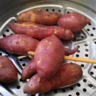 蒸红薯直接上锅蒸就错了，多加这一步，红薯更甘甜