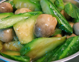 草菇烧丝瓜青