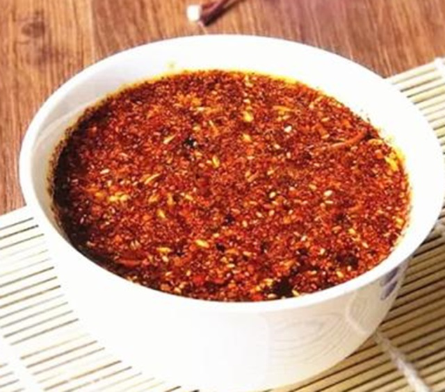 36年大厨：做出的辣椒油不香，就在搅拌时放点“它”，不香才怪！
